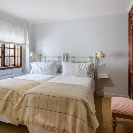 Casa Unica En Pleno Corazon De Villa