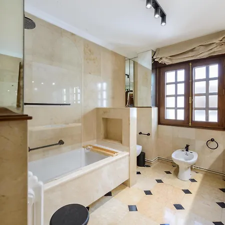 Casa Unica En Pleno Corazon De * Pontevedra