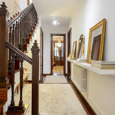 Casa Unica En Pleno Corazon De Villa *