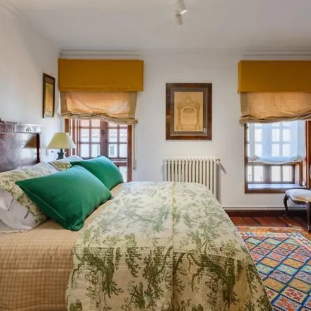 Casa Unica En Pleno Corazon De Villa